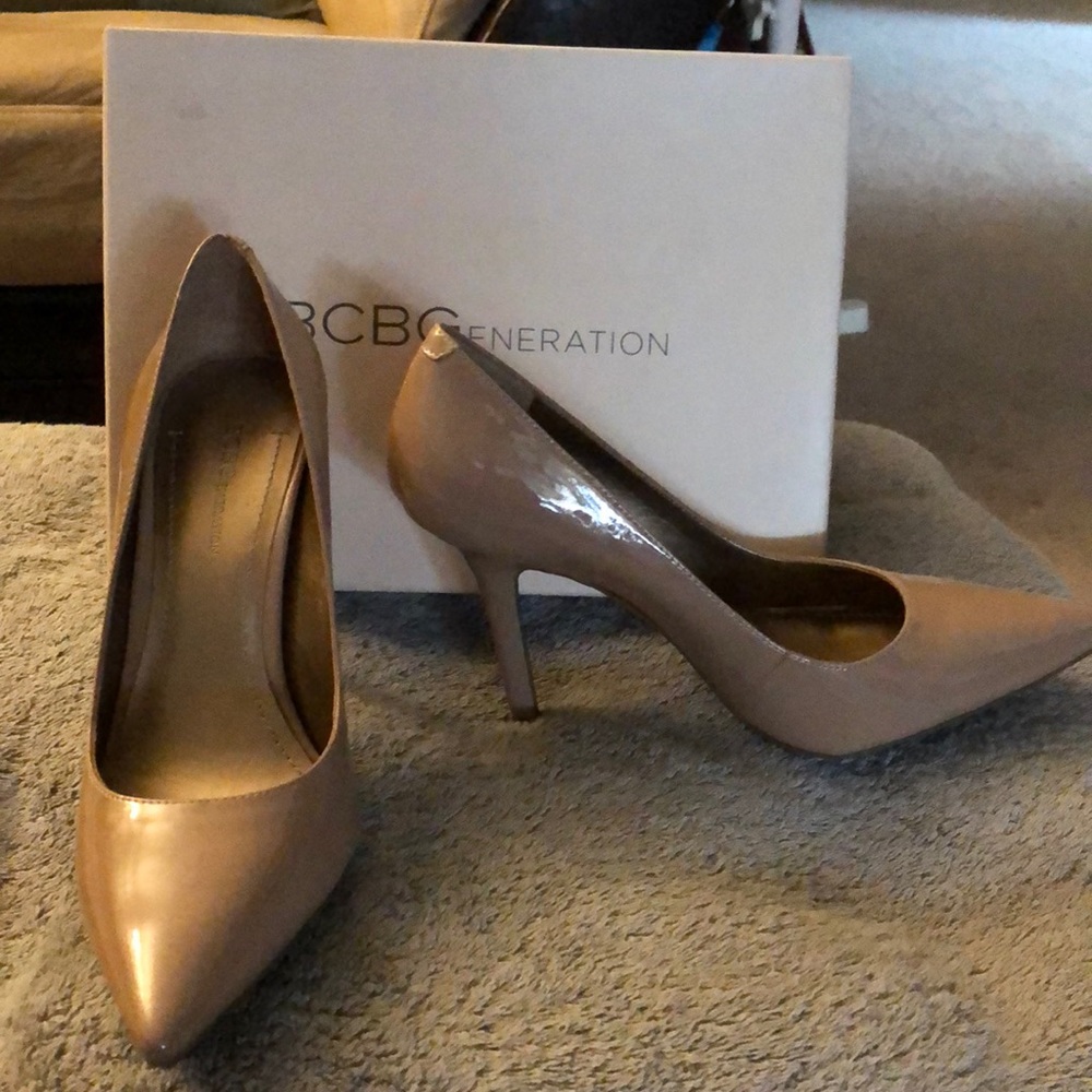 NIB BCBG NUDE HEELS 👠